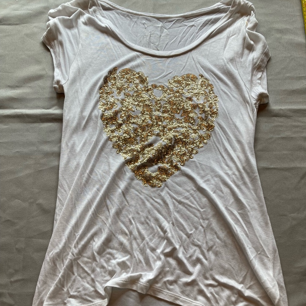 T-Shirt Metallic Heart size Medium light weight NWOT